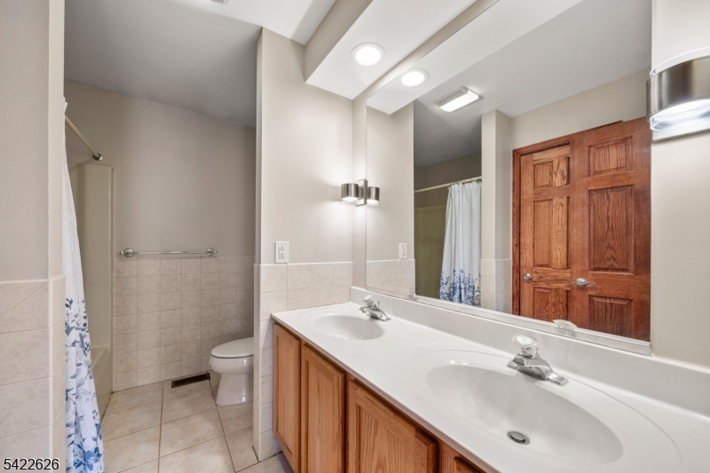 78 North Shore Road Denville, NJ 07834 - Photo 15 of 28