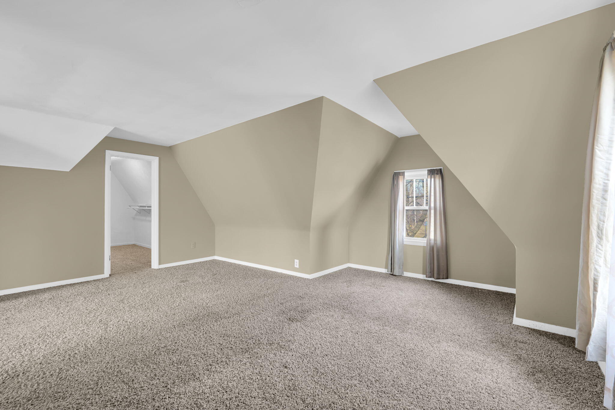 910 Miller Road Kalamazoo, MI 49001 - Photo 21 of 30 Large Bedroom 3