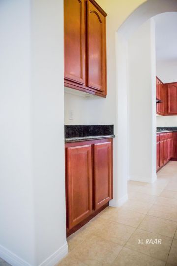 128 West Franklin Avenue Ridgecrest, CA 93555 - Photo 9 of 35 a utility room with closet