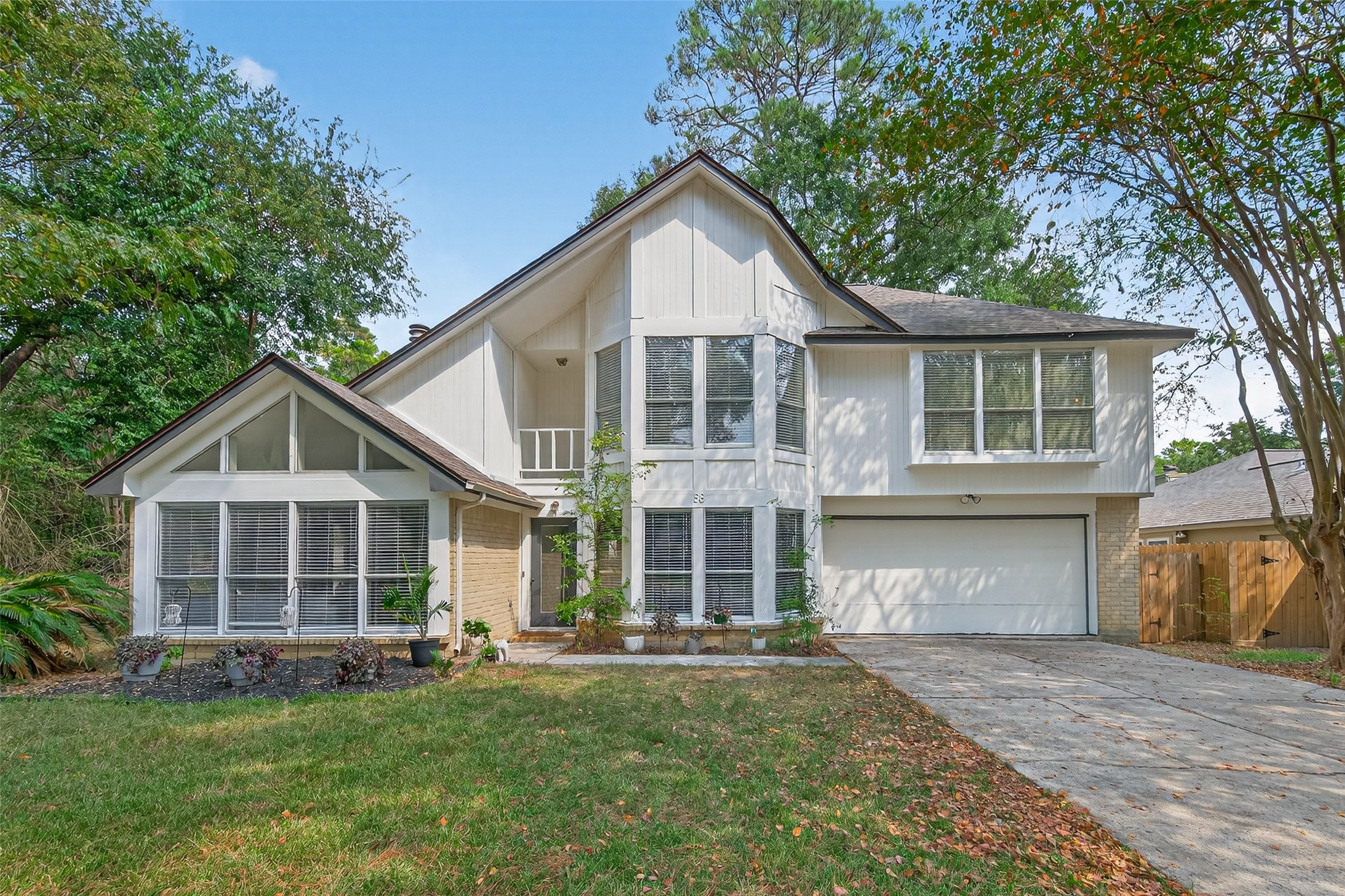 56 North Morningwood Court Spring, TX 77380 - Photo 4 of 50 New outdoor paint