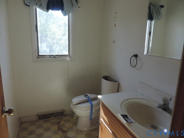 102 Hicks Lane Rice, VA 23966 - Photo 21 of 26 a bathroom with a toilet and a sink