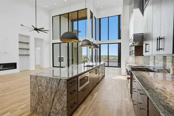 $2,695,000 | 961 East Hells Gate Drive, Strawn, TX 76475