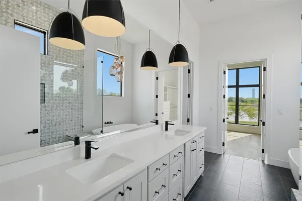 $2,695,000 | 961 East Hells Gate Drive, Strawn, TX 76475