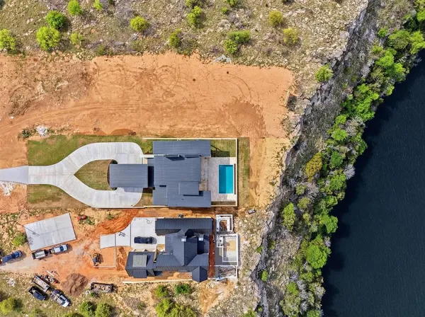 $2,695,000 | 961 East Hells Gate Drive, Strawn, TX 76475