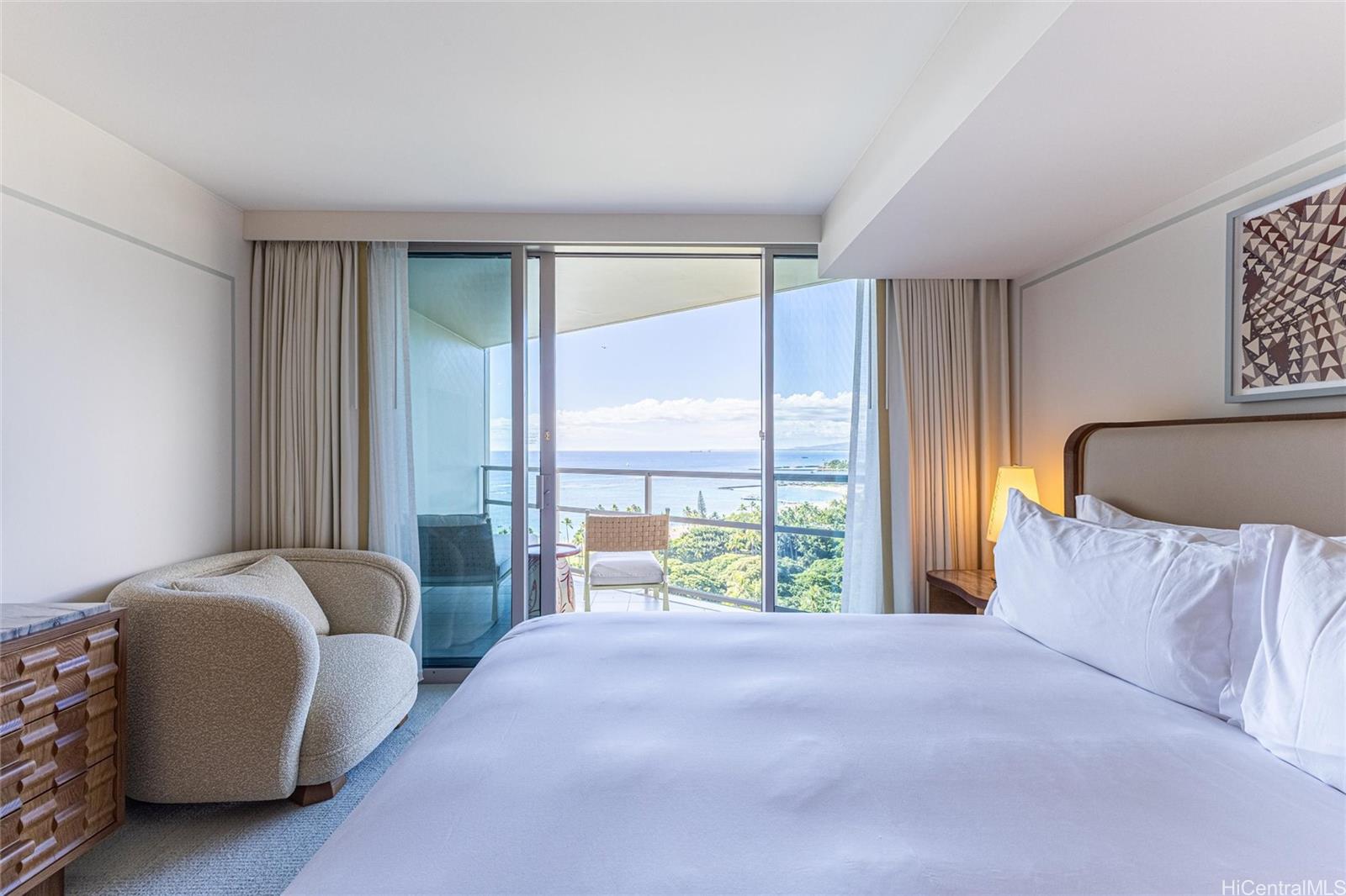 223 Saratoga Road, Unit 2015 Honolulu, HI 96815 - Photo 1 of 23 Gallery Image 1