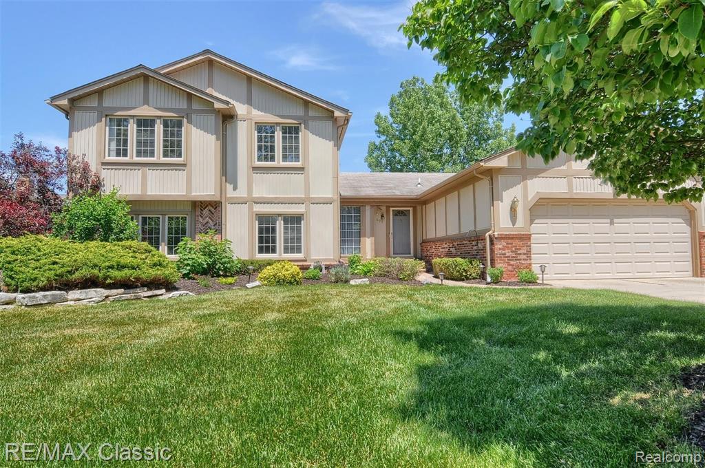 695 Plum Ridge Drive Rochester Hills, MI 48309 - Photo 1 of 38