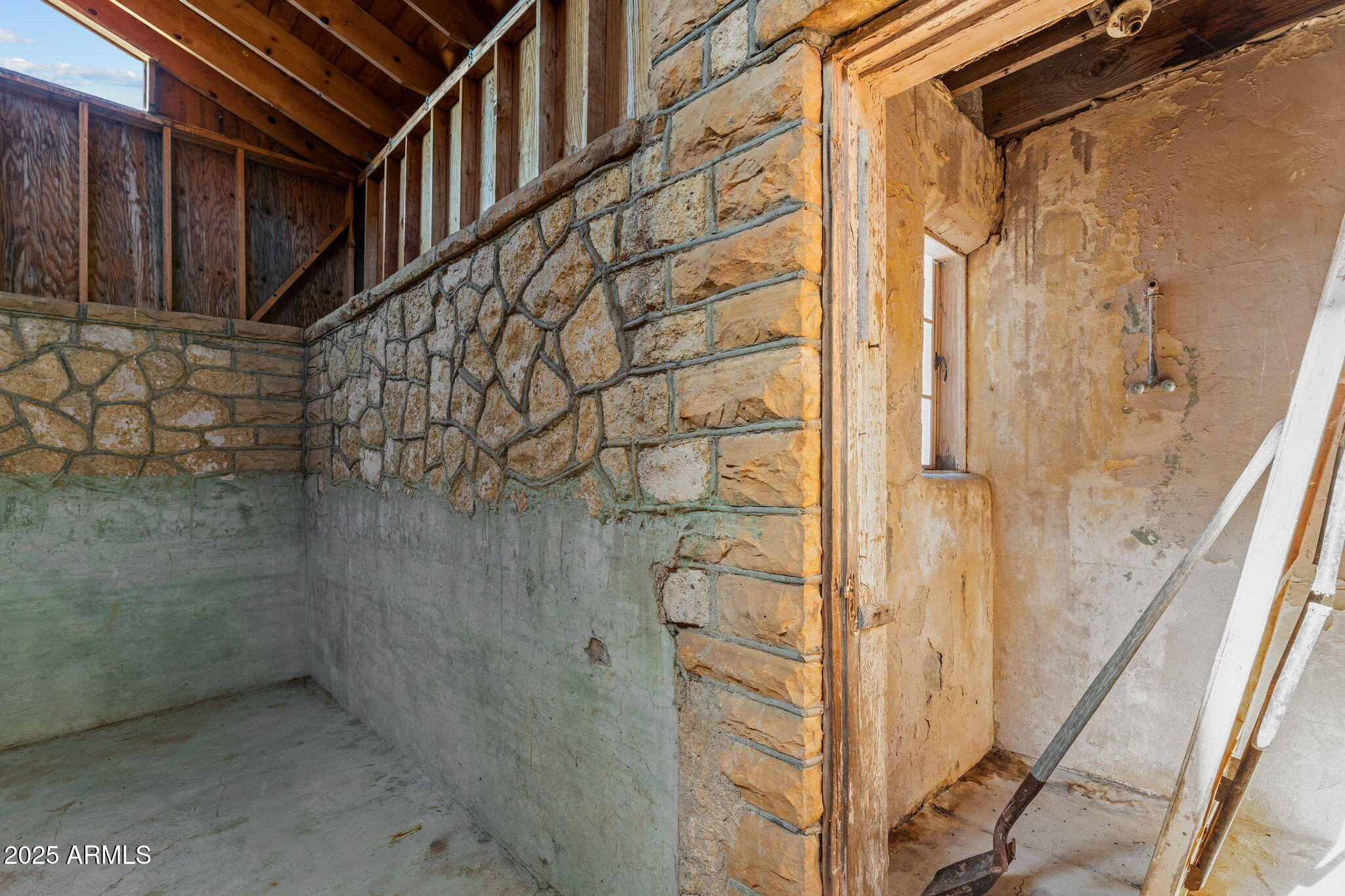 16057 Sickles Ranch Road Peeples Valley, AZ 86332 - Photo 23 of 39 a bathroom with a shower