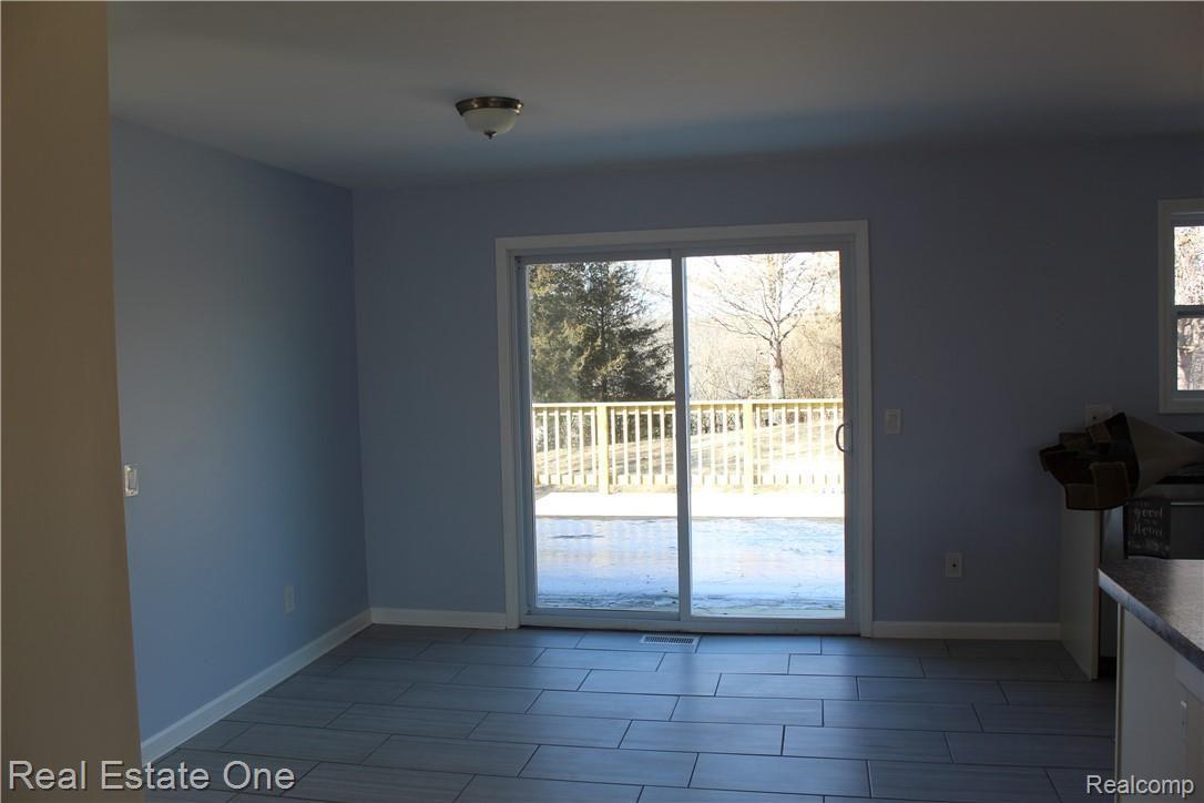 8755 Henry Road Pinckney, MI 48169 - Photo 15 of 35 IMG_2676.JPG