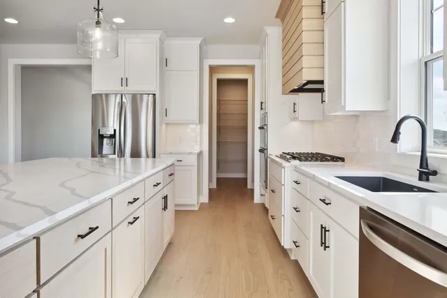 $997,335 | 5512 Vista Trail, Victoria, MN 55318