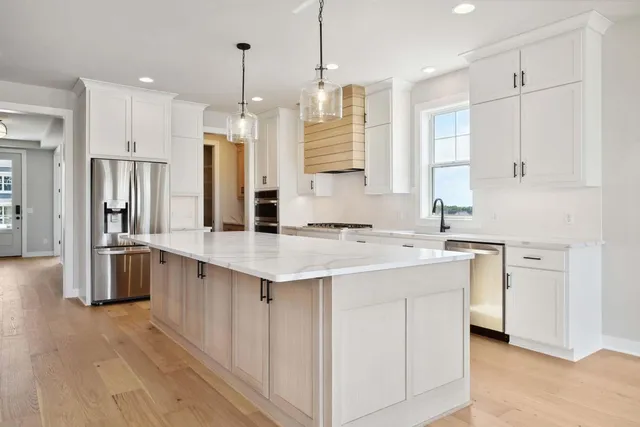 $997,335 | 5512 Vista Trail, Victoria, MN 55318