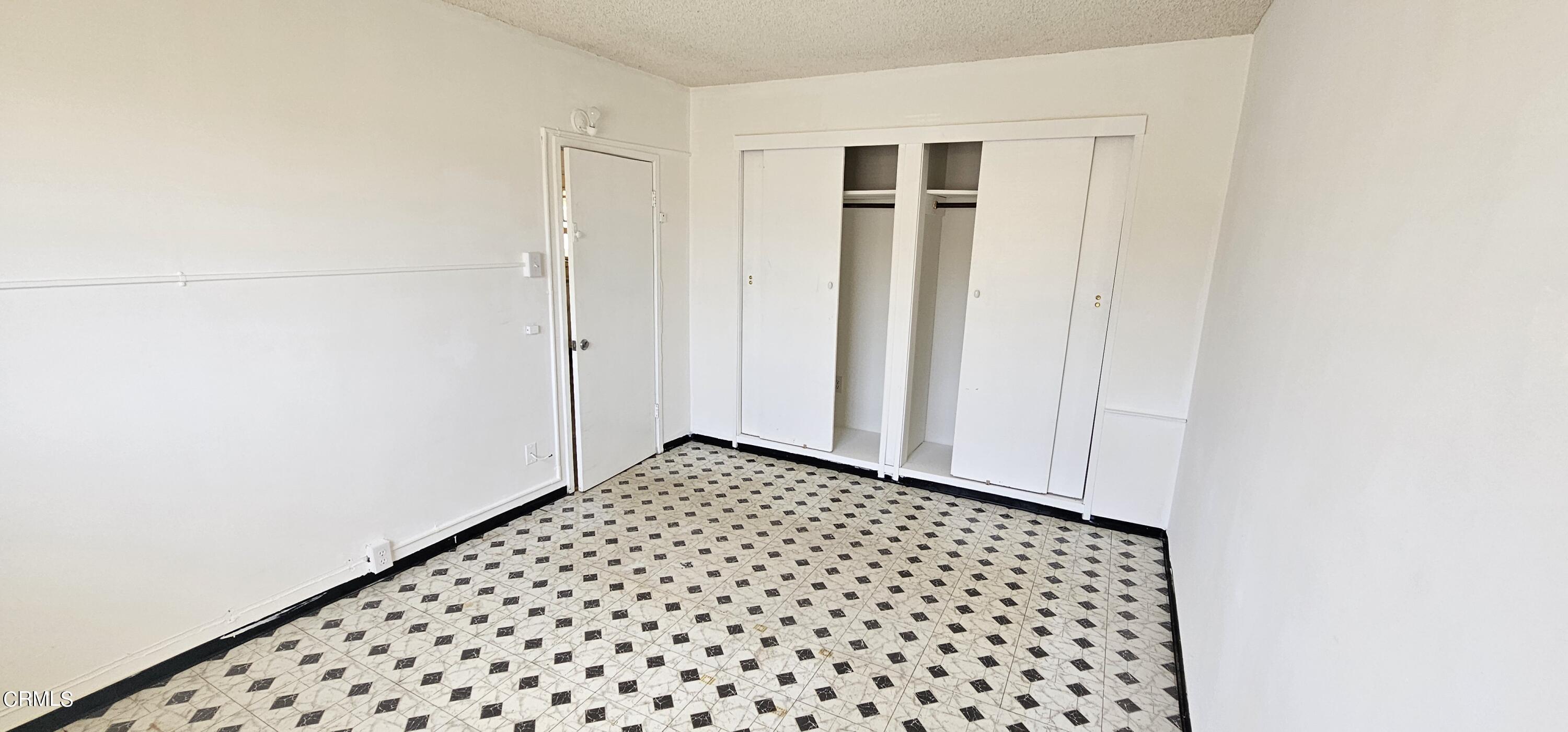 215 Thomas Avenue Oxnard, CA 93033 - Photo 8 of 18