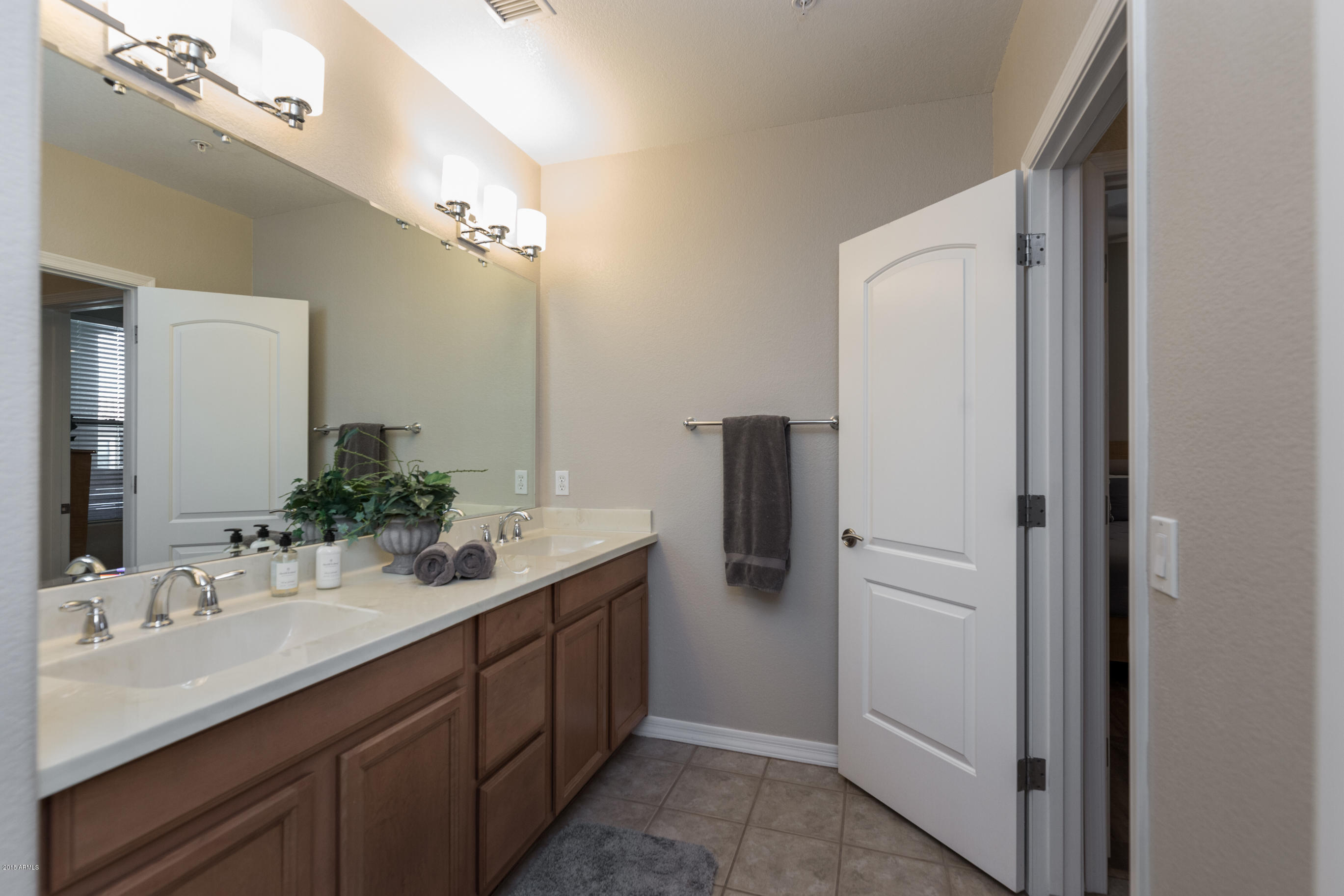 7027 North Scottsdale Road, Unit 223 Paradise Valley, AZ 85253 - Photo 13 of 27 Large Bathroom