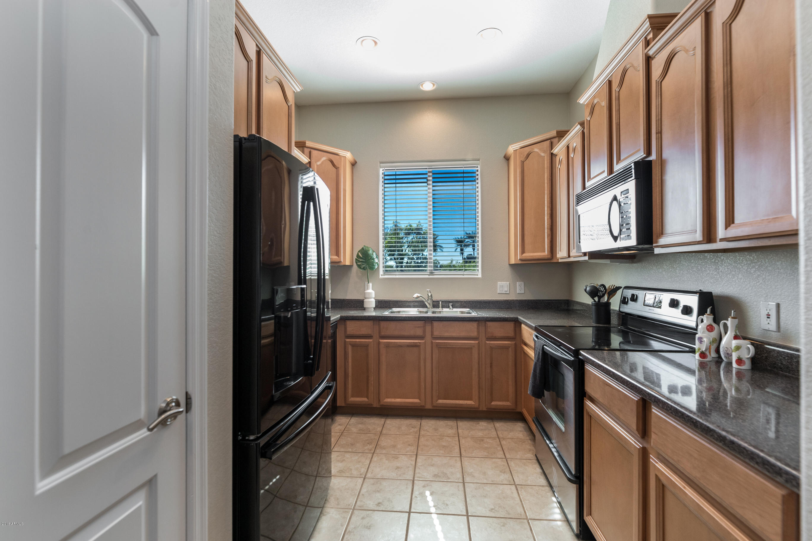 7027 North Scottsdale Road, Unit 223 Paradise Valley, AZ 85253 - Photo 5 of 27 Kitchen