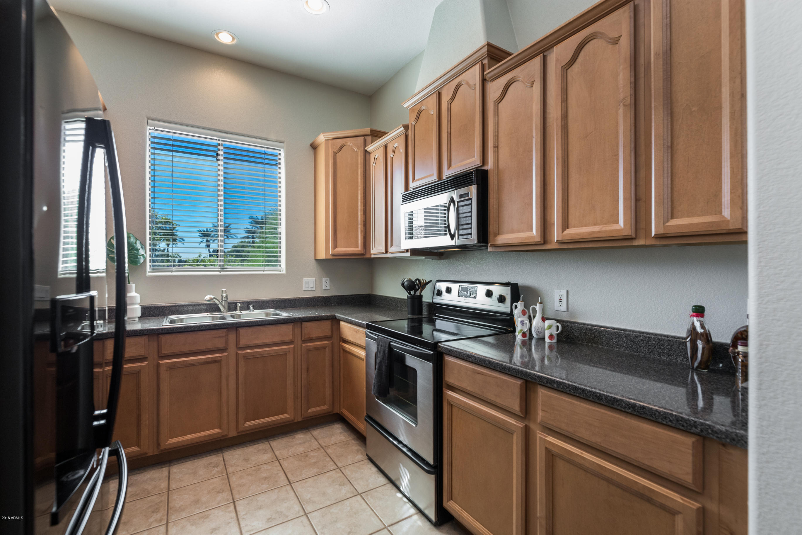 7027 North Scottsdale Road, Unit 223 Paradise Valley, AZ 85253 - Photo 6 of 27 Kitchen