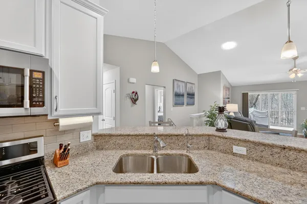 $384,900 | 4022 Stoneridge Drive, Jackson, MI 49203