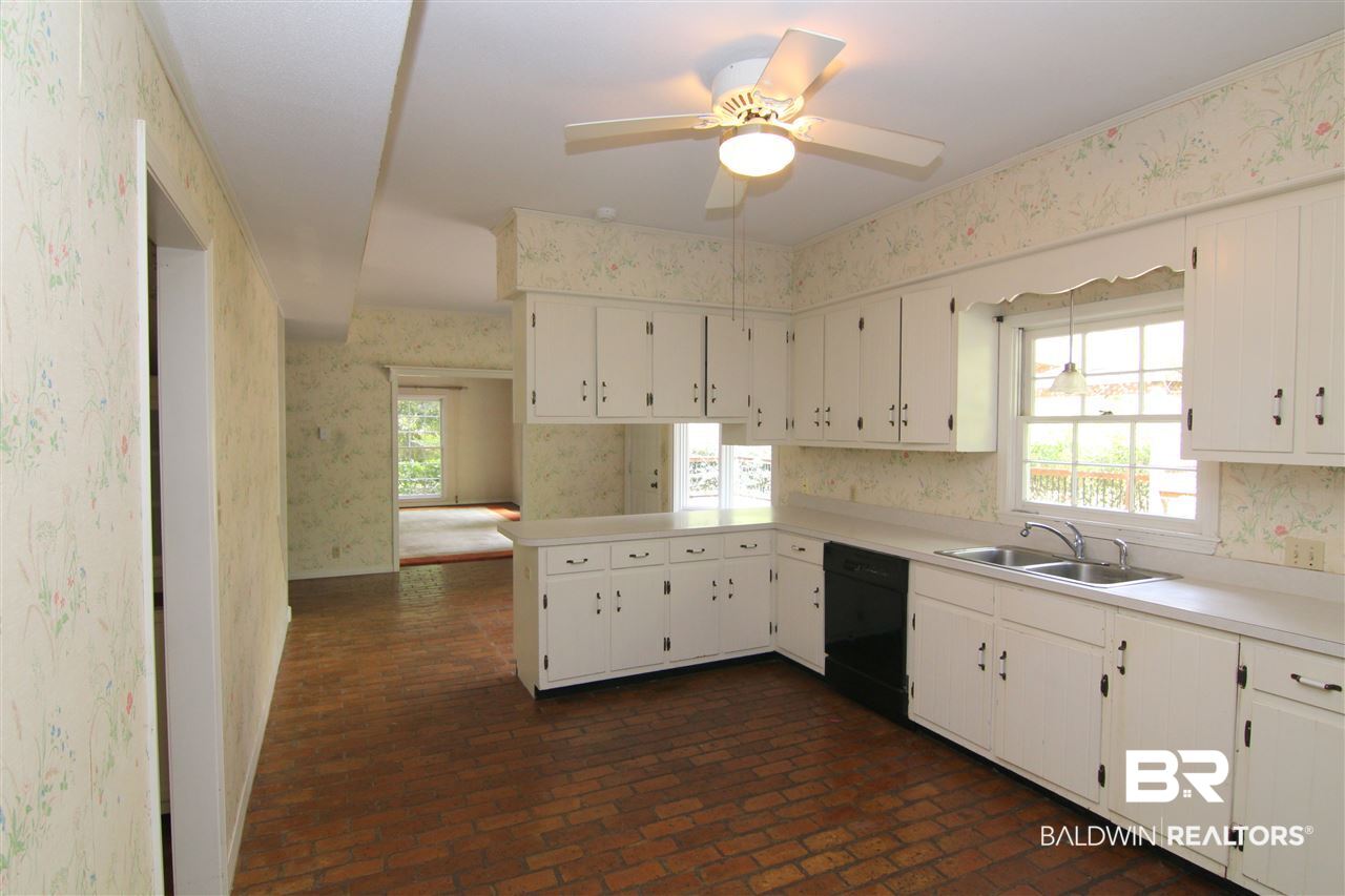 7147 Chapman Street Fairhope, AL 36532 - Photo 15 of 48 Kitchen