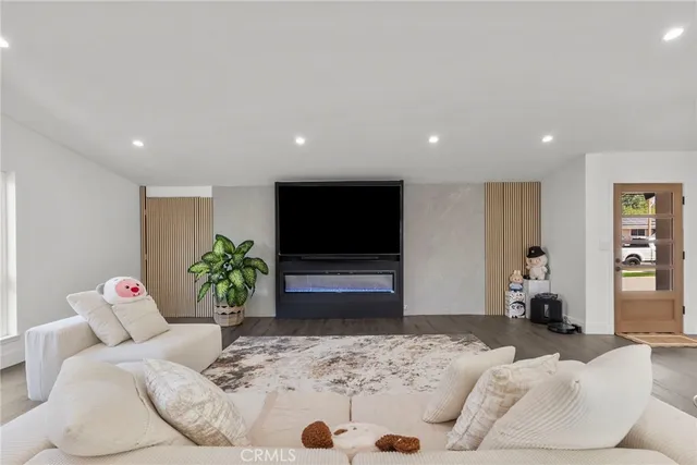 $1,050,000 | 2282 Brentwood Street, Simi Valley, CA 93063