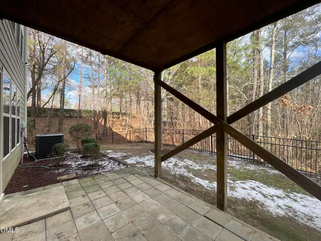a view of a lake with house