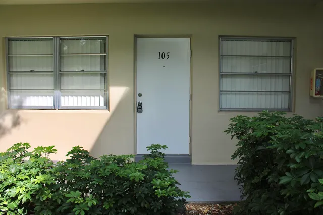 a view of a tennis court