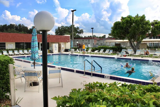 a sign that is sitting on the side of a road