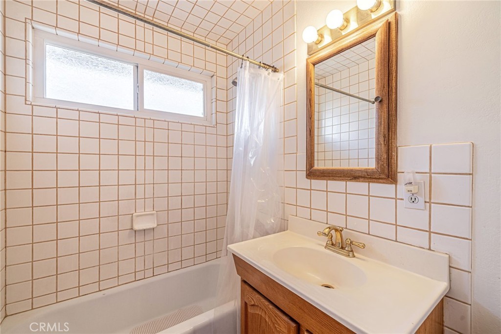44916 18th Street West Lancaster, CA 93534 - Photo 25 of 32 a bathroom with a sink a bathtub and next to a window