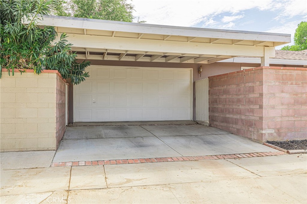 44916 18th Street West Lancaster, CA 93534 - Photo 32 of 32 a view of a indoor basketball court