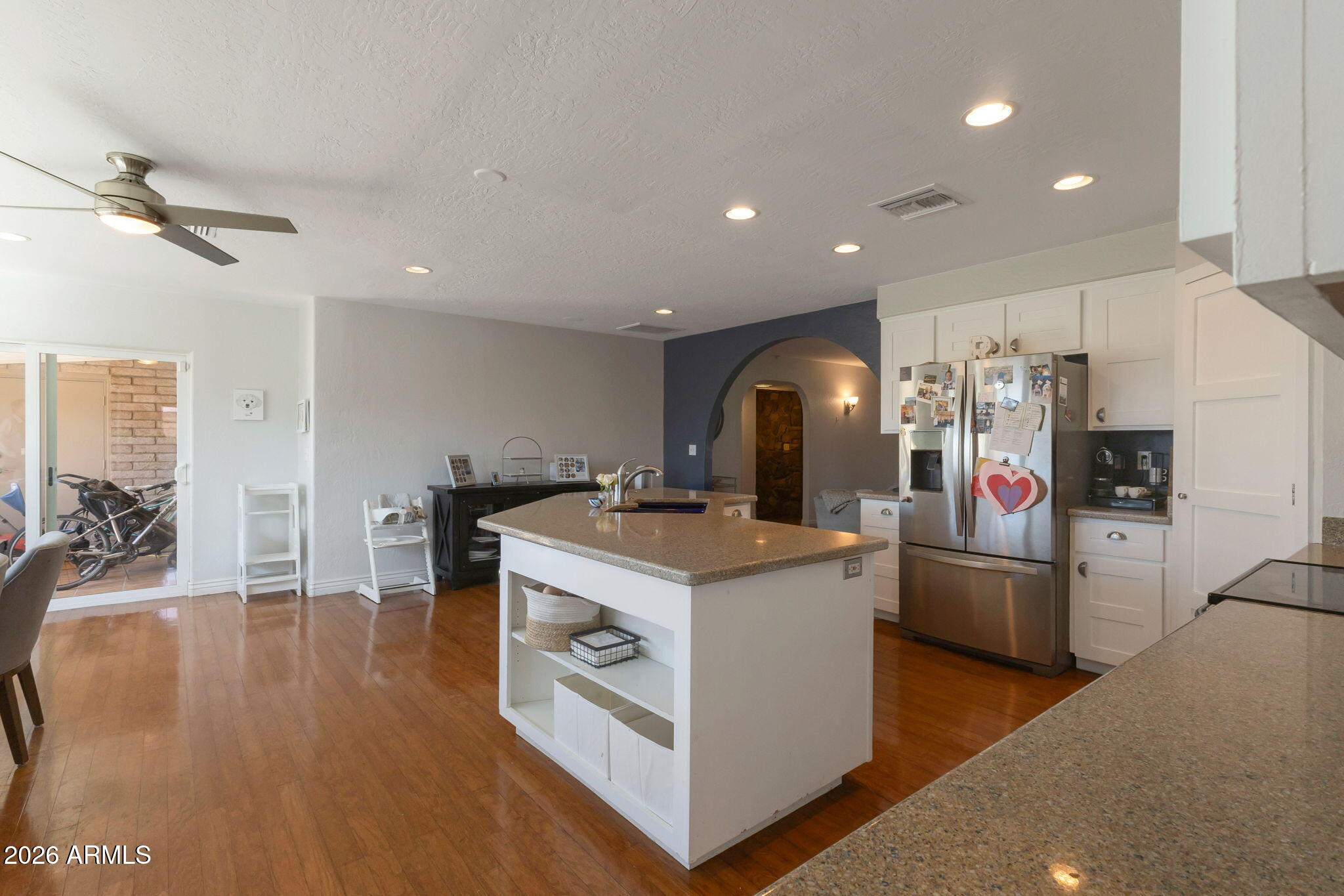 4546 North 34th Place Phoenix, AZ 85018 - Photo 11 of 29 a kitchen with stove and refrigerator