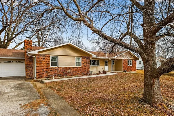 $255,000 | 416 Country Drive, Lawson, MO 64062