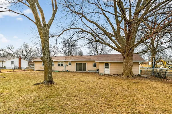 $255,000 | 416 Country Drive, Lawson, MO 64062