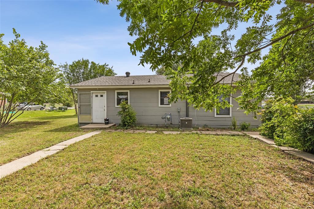 420 South Riggins Street Anna, TX 75409 - Photo 22 of 25 a house view with a outdoor space
