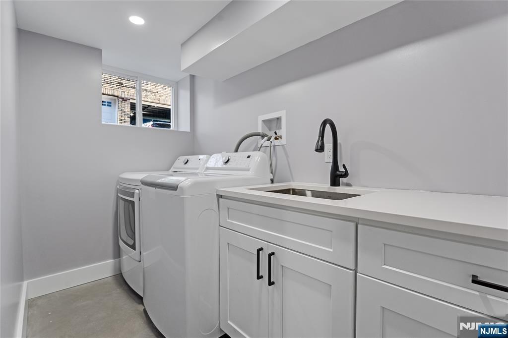 191 Franklin Street Secaucus, NJ 07094 - Photo 14 of 34 a utility room with dryer and washer