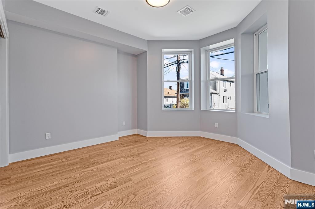 191 Franklin Street Secaucus, NJ 07094 - Photo 23 of 34 an empty room with windows and closet