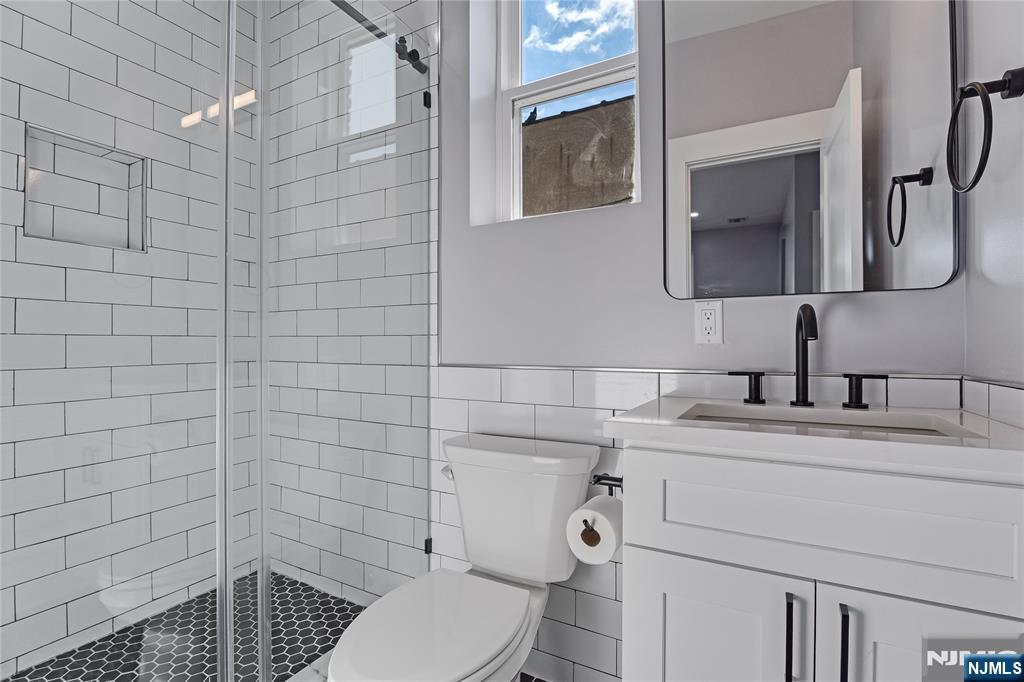 191 Franklin Street Secaucus, NJ 07094 - Photo 28 of 34 a bathroom with a sink toilet and shower