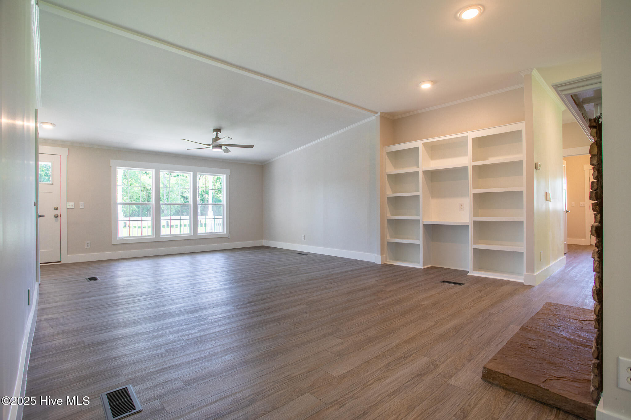 679 Deep Creek Road Hertford, NC 27944 - Photo 5 of 38 9H4A5128-HDR (1)