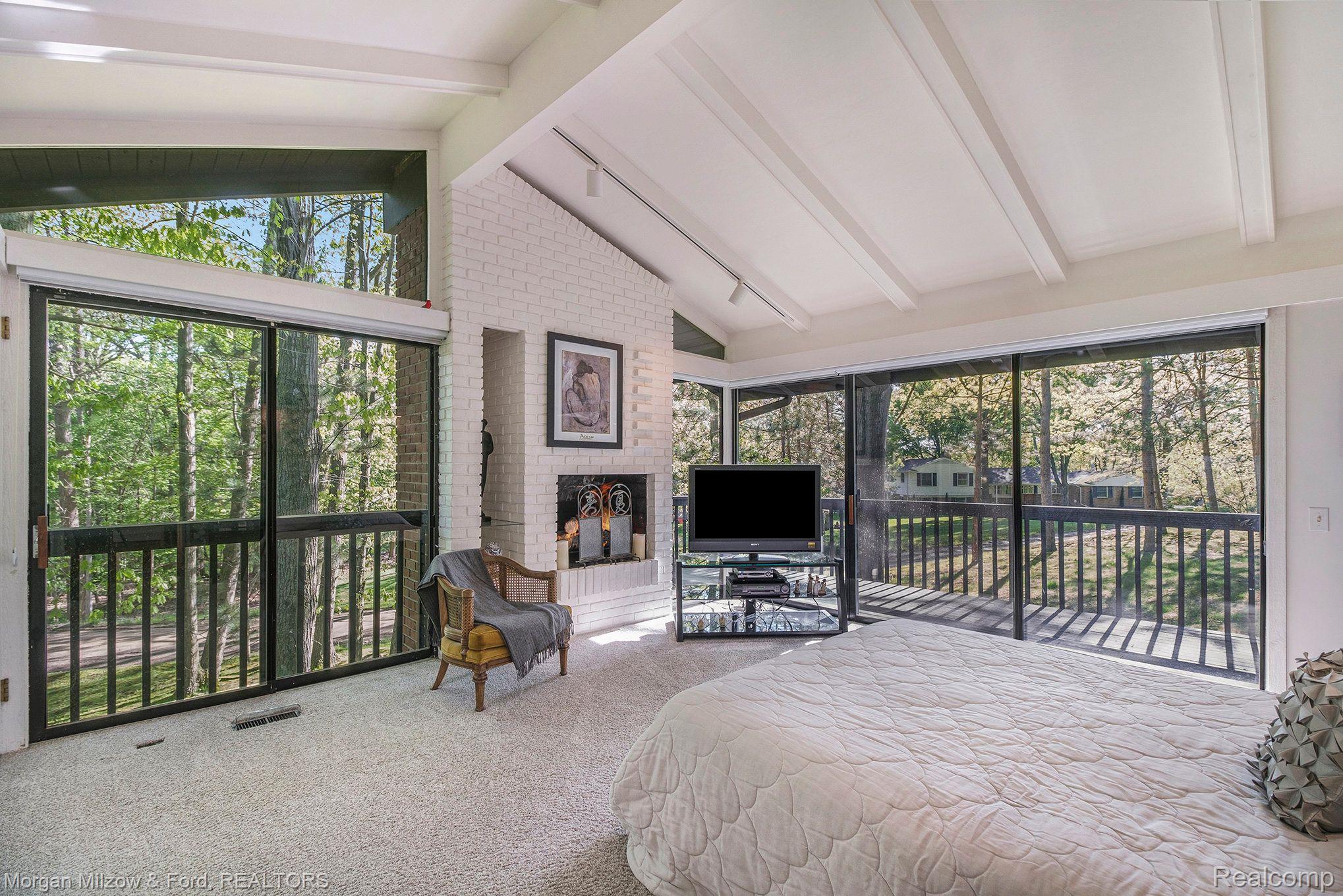 5800 Cobb Creek Road Rochester, MI 48306 - Photo 15 of 36 Primary suite with private balcony