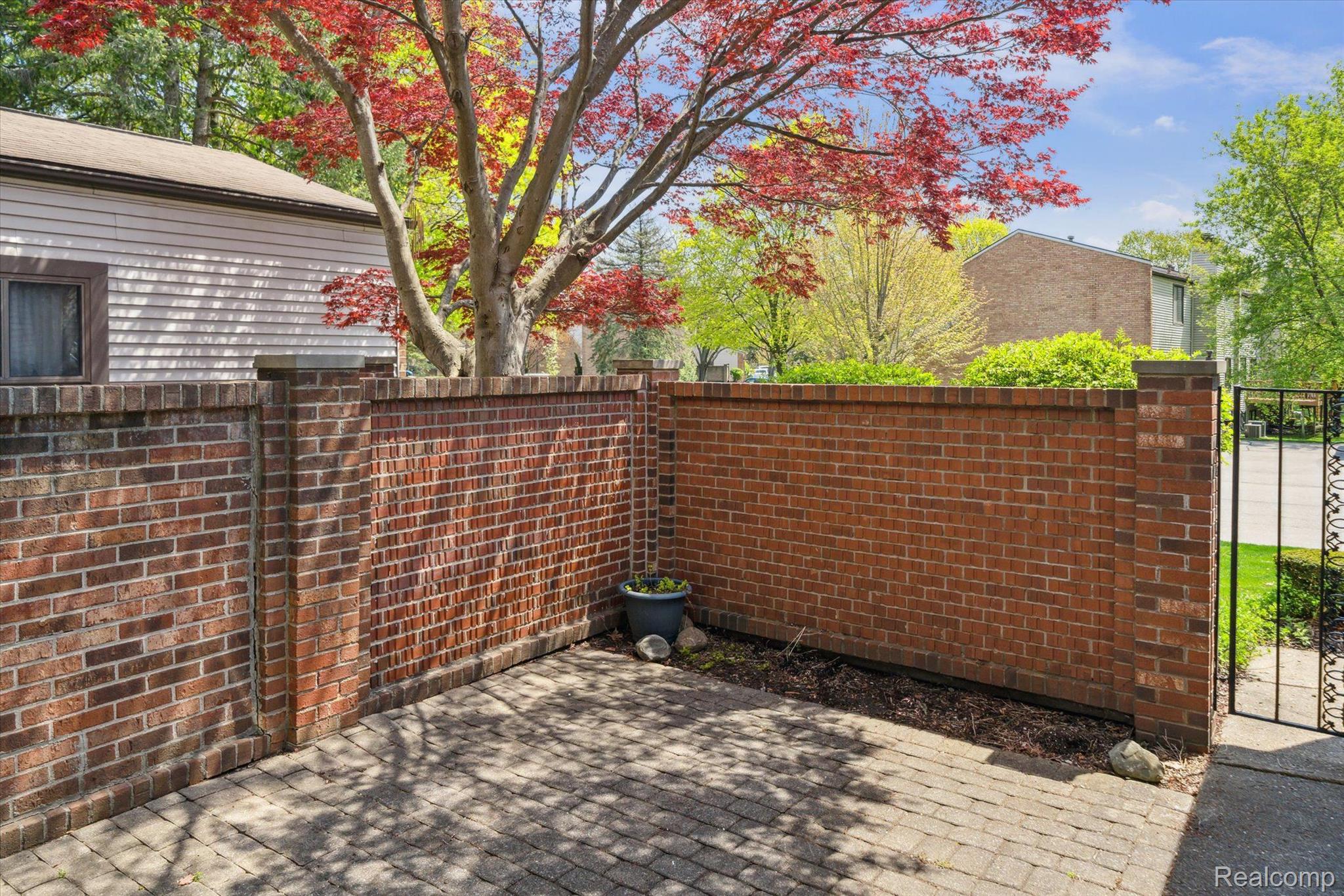 1104 Willow Grove Court Rochester, MI 48307 - Photo 6 of 38 Courtyard entry with paver patio