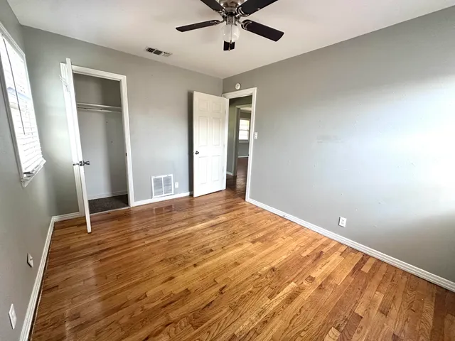 a view of a livingroom with a ceiling fan