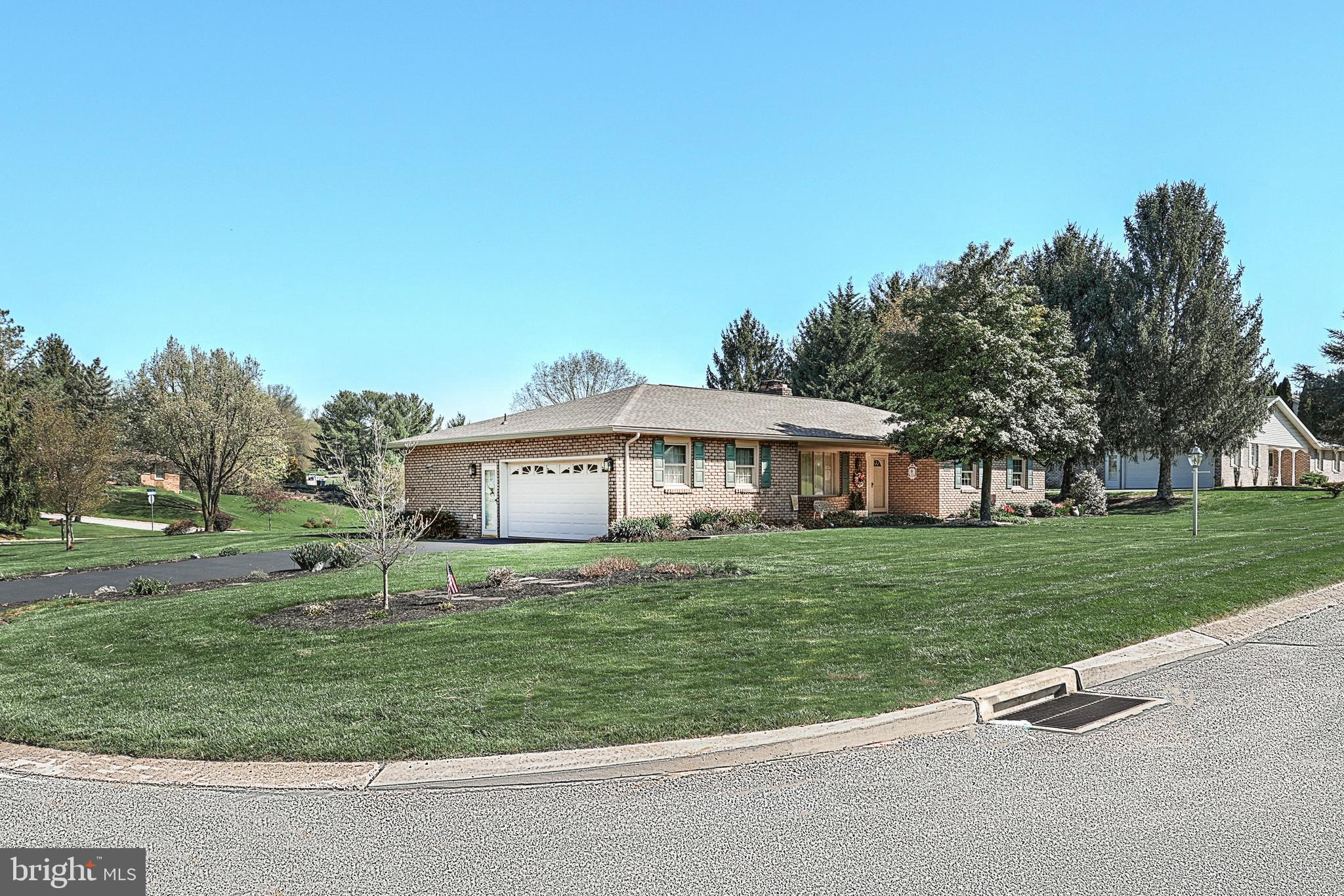 2405 Sutton Road York, PA 17403 - Photo 3 of 36