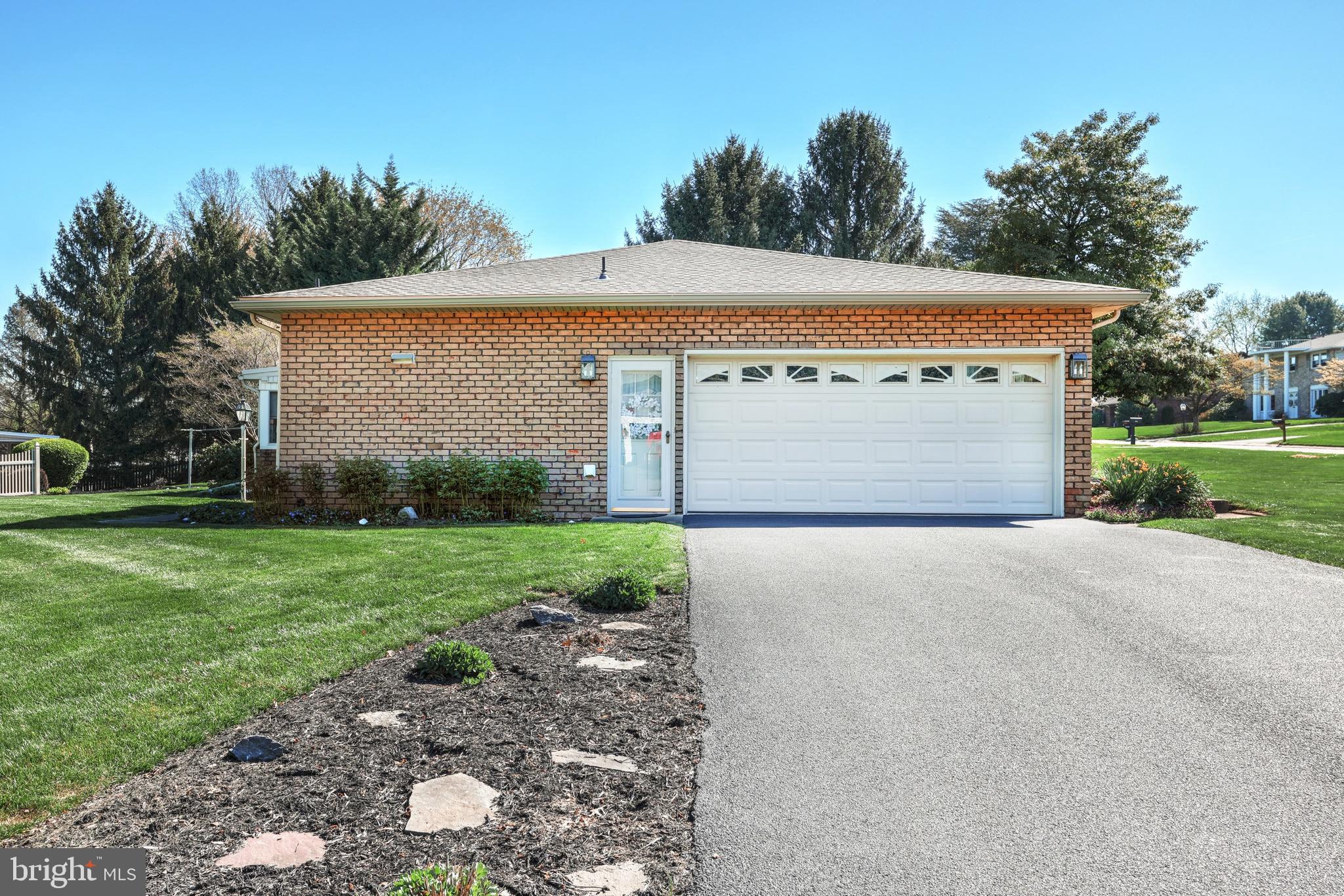 2405 Sutton Road York, PA 17403 - Photo 4 of 36