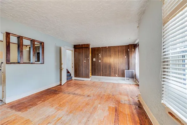 $100,000 | 8406 Independence Avenue, Kansas City, MO 64125