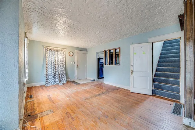 $100,000 | 8406 Independence Avenue, Kansas City, MO 64125