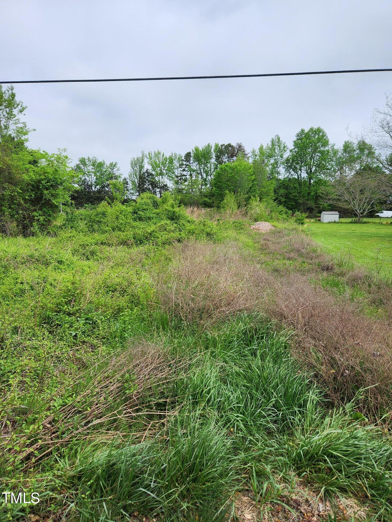 a view of a yard with a street sign
