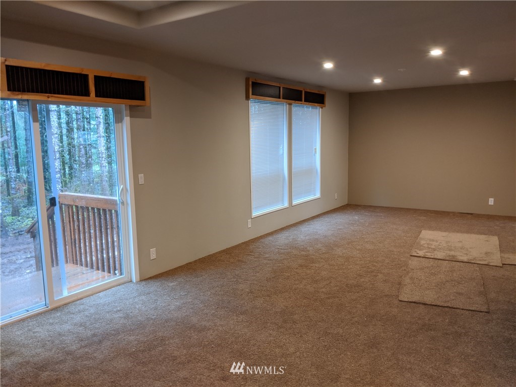 473 Harmon Road Chehalis, WA 98532 - Photo 9 of 15 a view of an empty room with a window
