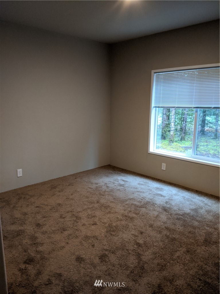 473 Harmon Road Chehalis, WA 98532 - Photo 10 of 15 a view of a big room with windows and closet