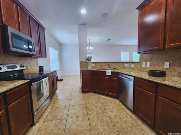 $2,100 | 209 Town Creek Way, Cibolo, TX 78108