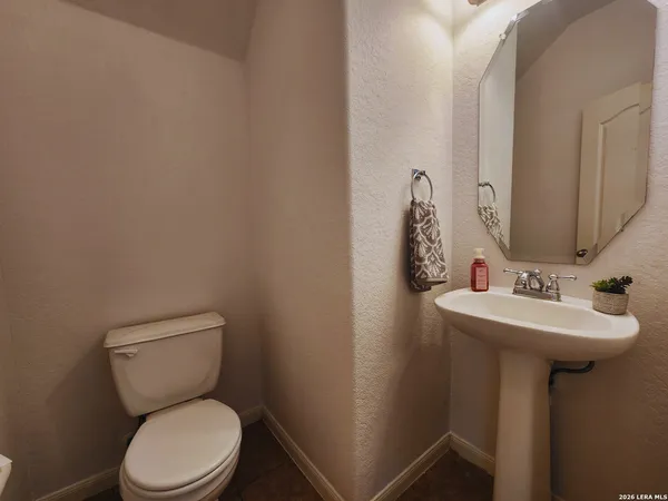 $2,100 | 209 Town Creek Way, Cibolo, TX 78108