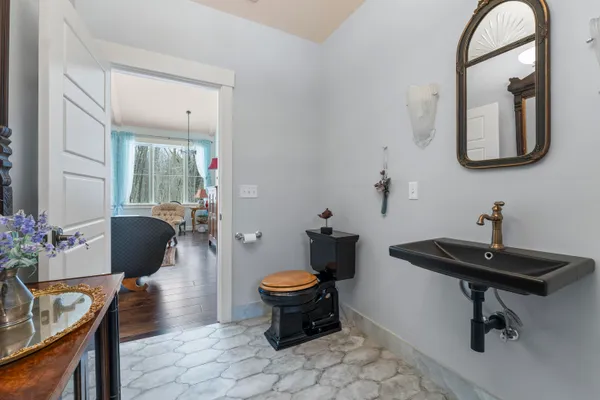 $1,000,000 | 10 Blueberry Lane, Kittery, ME 03904