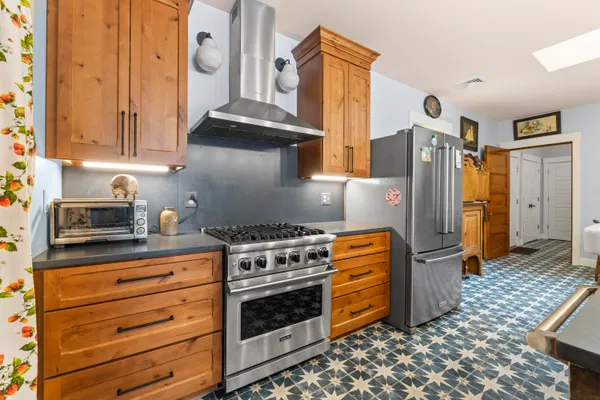 $1,000,000 | 10 Blueberry Lane, Kittery, ME 03904