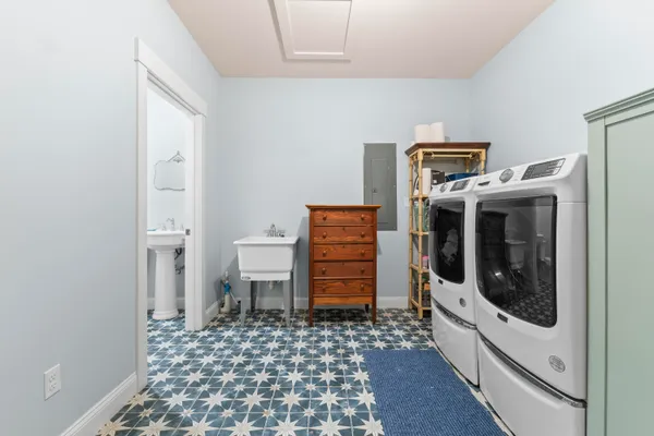 $985,000 | 10 Blueberry Lane, Kittery, ME 03904