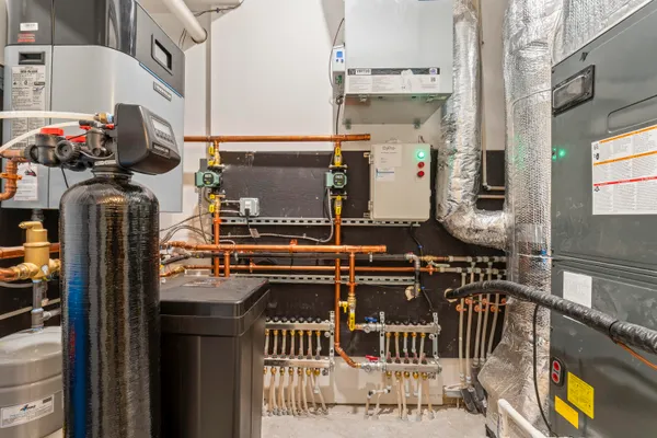 $1,000,000 | 10 Blueberry Lane, Kittery, ME 03904